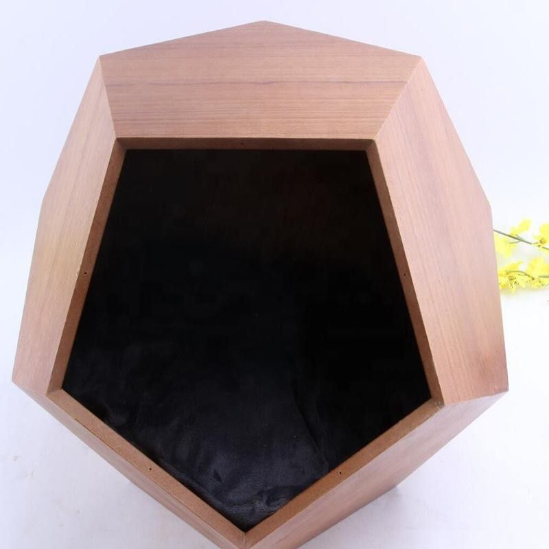 SGS Polygon Pentagon Wood Pet Furniture บ้านแมวไม้ธรรมชาติ