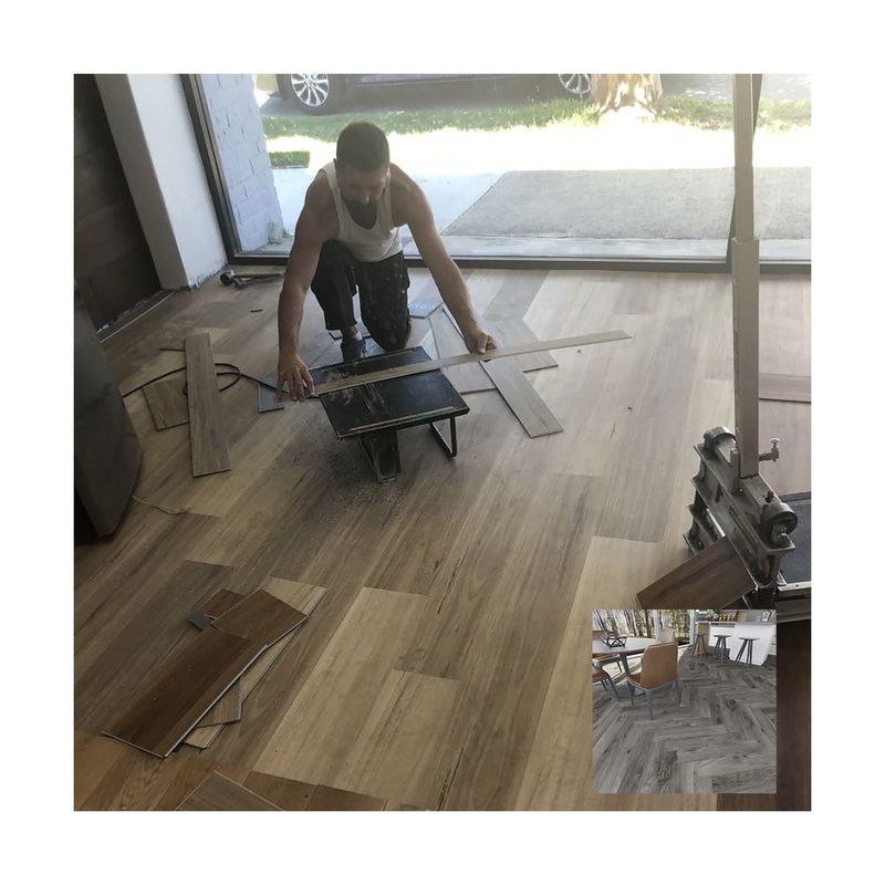 EIR เนื้อไม้ Herringbone Floating Parquet Luxury Rigid PVC Vinyl Plank SPC พื้นพื้น