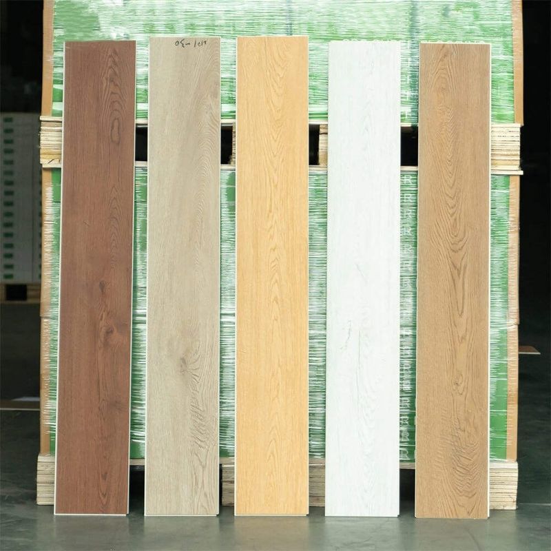 ภายใน กันน้ํา 4 มม ไม้เมล็ด หลักแข็ง Pvc พลาสติก แผ่น interlocking คลิกล็อค Spc วินิลพื้น