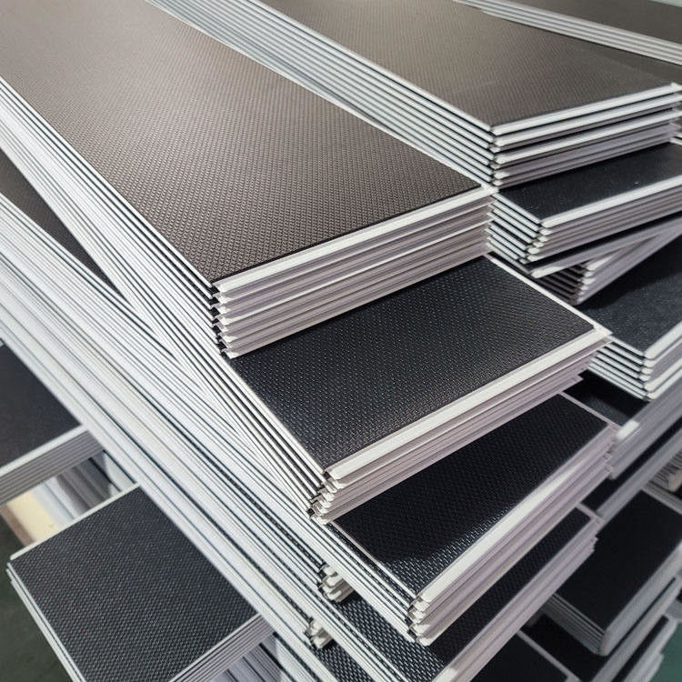 แผ่นพื้น PVC SPC ติดต่อกัน กระเบื้องไวนิล แผ่นพื้นไวนิลสําหรับพื้นโรงรถ