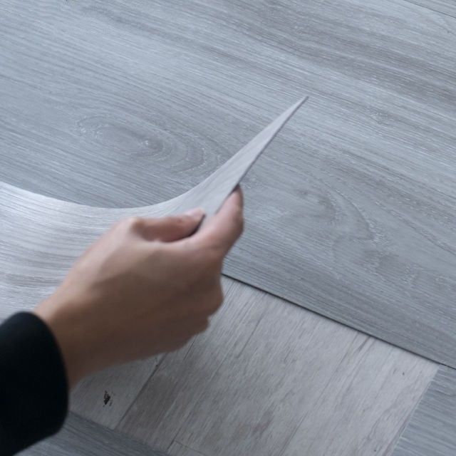 กระเบื้องไวนิล เนื้อผงไม้ LVT พื้นผิวผูกติดกันเอง PVC พื้น vinyl กันน้ํา พื้น vinyl plank