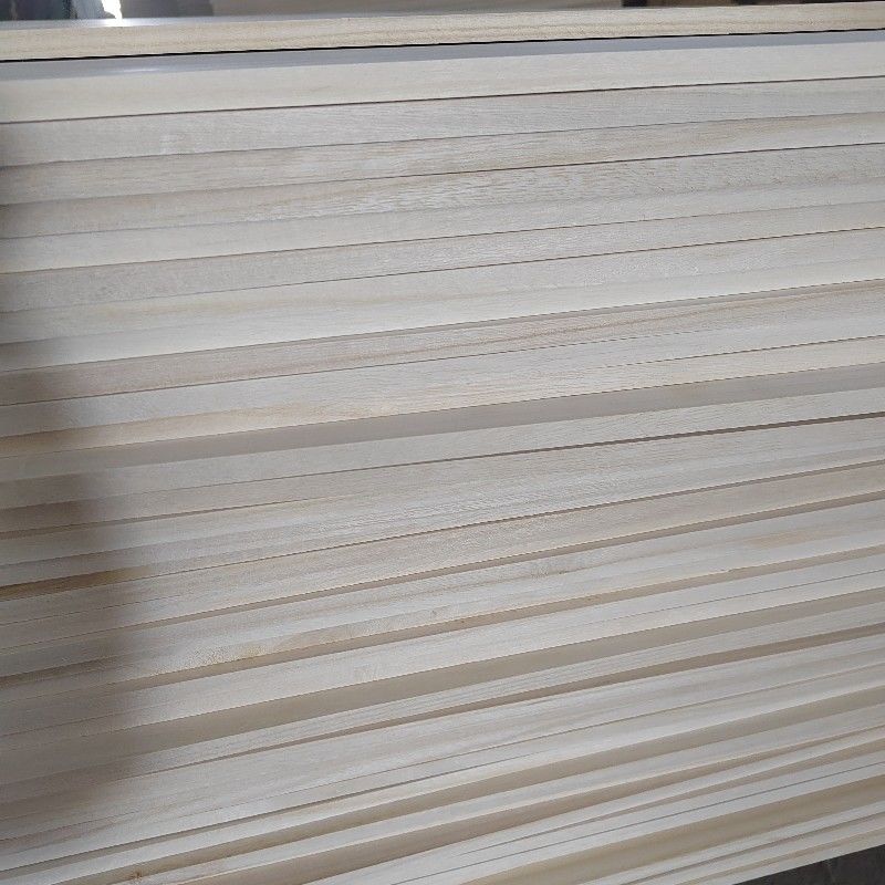 พาโลเวเนีย ไม้แข็ง แผ่นผสมสําหรับเฟอร์นิเจอร์ ปริมาณความชื้น 8%-12% การออกแบบที่ทนทาน