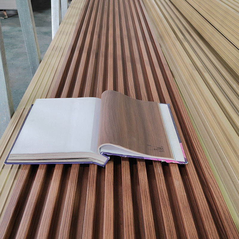 แผงตกแต่ง WPC Lambrin สำหรับการบุผนังภายในอาคารในบ้าน