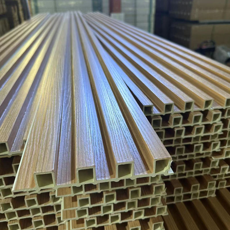 ติดตั้งง่าย แผงผนัง WPC คอมโพสิตไม้ภายนอก การหุ้มผนังภายใน แผงผนังแบบมีร่อง