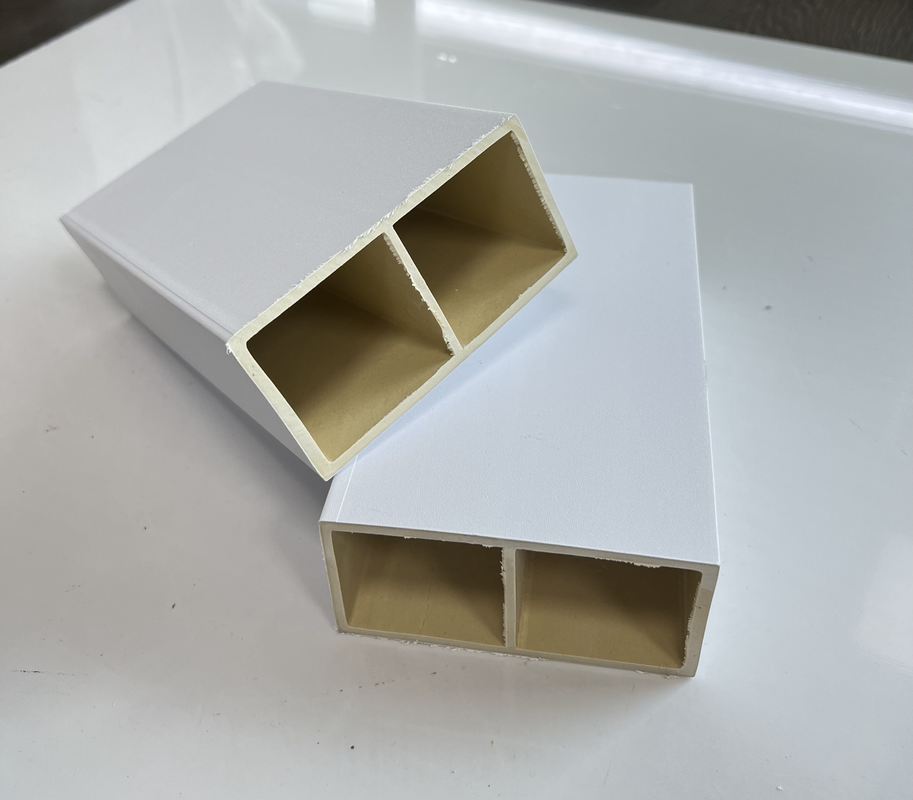 ท่อ PVC สี่เหลี่ยมกลวงในร่มที่เป็นมิตรต่อสิ่งแวดล้อม เสาไม้พลาสติก WPC สำหรับกั้น