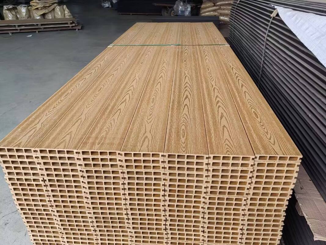 แผ่นผนังภายนอก WPC ที่กันน้ําคุณภาพสูง วัสดุประกอบไม้พลาสติกสําหรับตกแต่งภายนอก