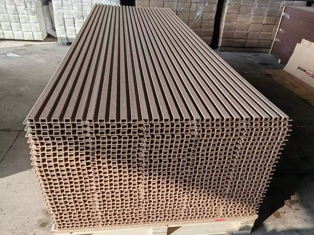 แผ่นผนังภายนอก WPC ที่กันน้ําคุณภาพสูง วัสดุประกอบไม้พลาสติกสําหรับตกแต่งภายนอก