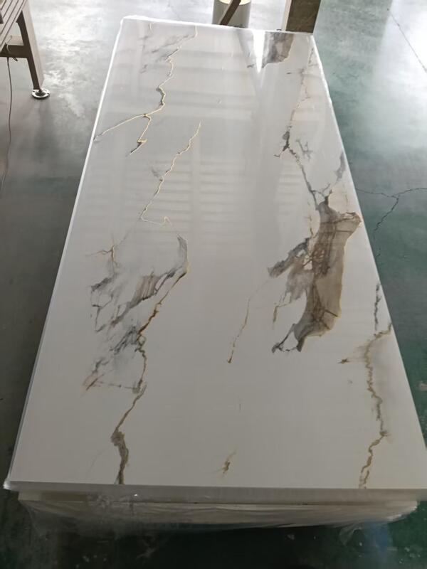 จําหน่ายโดยตรงจากโรงงาน ขายส่งปลีก กระดาษ UV กระดาษมาร์บอร์ด PVC ที่ยืดหยุ่นและยืดหยุ่น