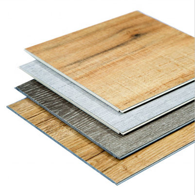 หรูหรากันน้ำคลิกพื้นไวนิล SPC ป้องกันรอยขีดข่วนพื้นผิวนูน