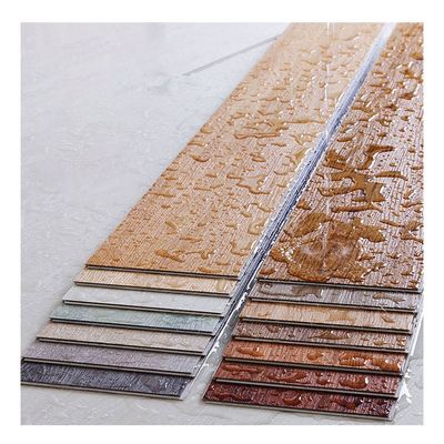 เคลือบ UV คลิกล็อคพื้นไวนิล SPC กระเบื้องไวนิล Spc ต้านทานอายุ 5 มม