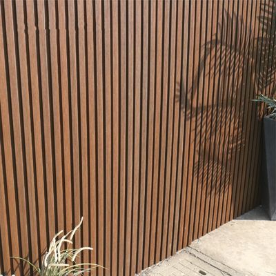 ที่อยู่อาศัยที่ทันสมัยภายใน WPC ผนังแผงกลางแจ้งกันเสียง