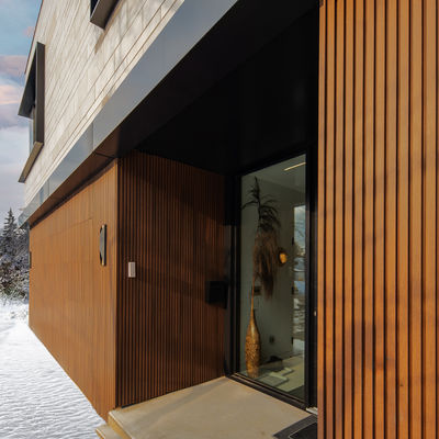 Modern Grille Interior WPC Wall Panel ความต้านทานการเน่า 195 มม. x 28 มม