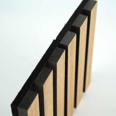 แผ่นกันไฟ Wpc ภายใน ทนทานธรรมชาติ Oak เสียง Slat กันน้ํา