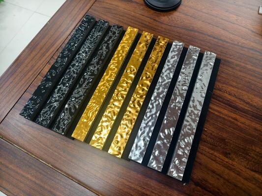 การรับรองการออกแบบที่ทันสมัย แผนผนังเสียง ป้องกันเสียง 3 มิติ PET ภาพยนตร์น้ําคลื่นซึมเสียง แผนผนังตกแต่ง Slat Grille